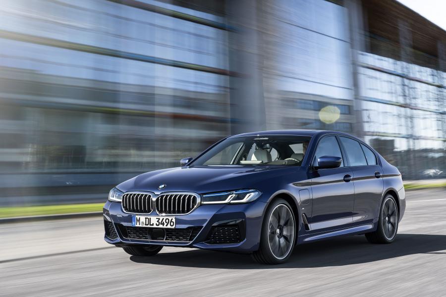  BMW 530e xDrive M Sport (G30) 2020 года  (WW) (фото 2 из 78)